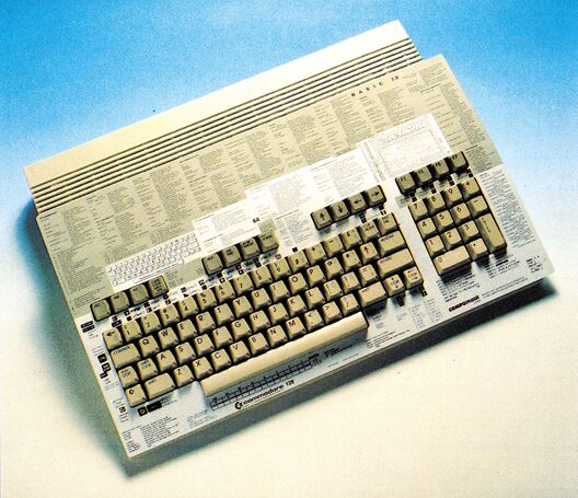 COMPU-Mask Tastaturschablone auf der Tastatur eines Commodore 128