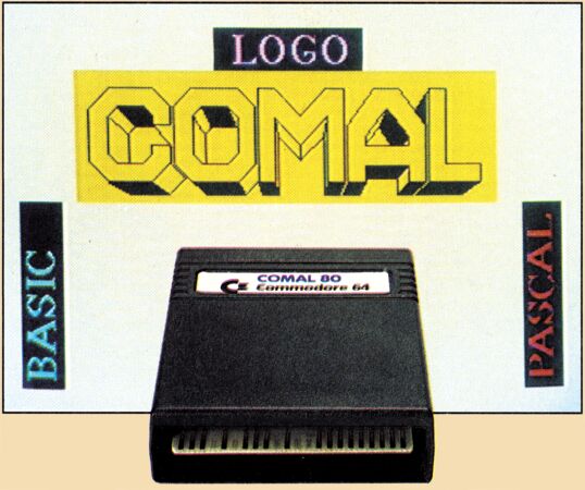 Ein schwarzes Steckmodul mit der Aufschrift »COMAL 80 Commodore 64« vor einem gelben Schild mit dem Schriftzug »COMAL«; am Rand die Wörter »LOGO«, »BASIC« und »PASCAL«