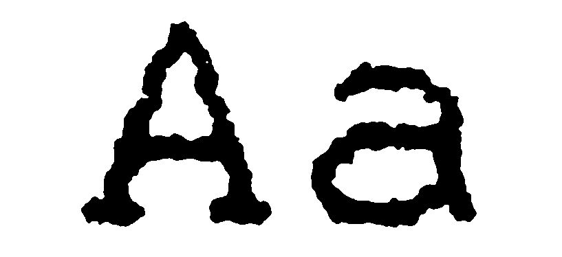 Stark vergrößerte gedruckte Buchstaben »A« und »a« in Schwarzweiß