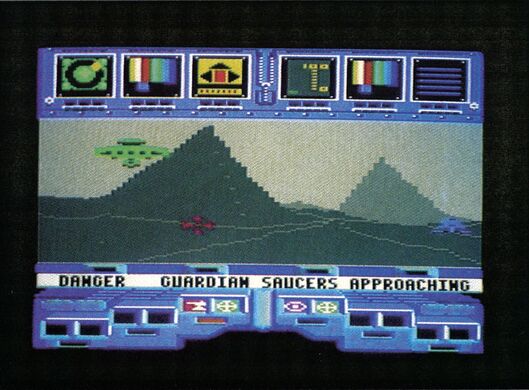 Spielszene: grüne Berglandschaft hinter einer Cockpit-Anzeige mit Instrumenten, darunter die Laufschrift DANGER GUARDIAN SAUCERS APPROACHING