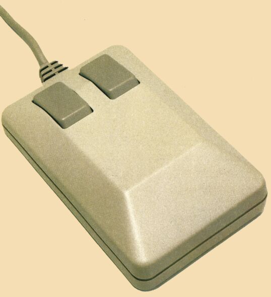 Helle Computermaus mit zwei grauen Tasten und Kabel
