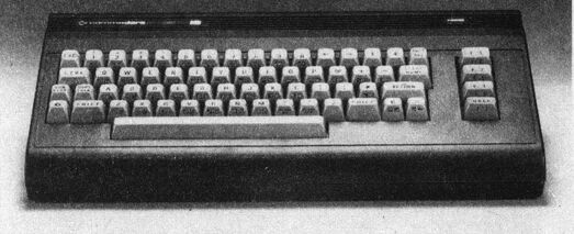 Foto: Computer in dunklem Gehäuse mit heller Tastatur und vier Funktionstasten rechts