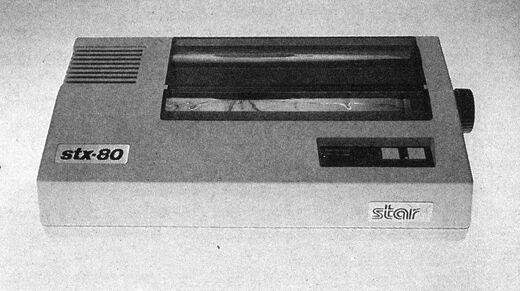 Foto: heller Drucker mit Klarsichtabdeckung, Drehknopf rechts, Schilder »stx-80« und »star«